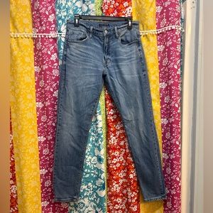 Men’s Lucky jeans. Size 30x32. Style 412 Athletic Slim. Like new!